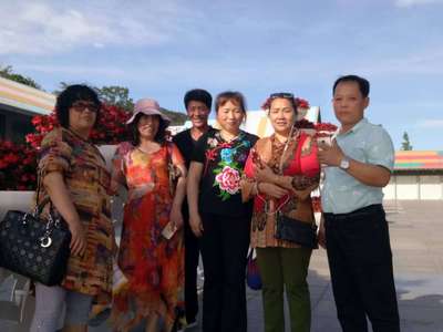 平安萬(wàn)家 隆興家政服務(wù)行業(yè) --訪大連市平安興隆家政服務(wù)公司總經(jīng)理?xiàng)類燮? class=